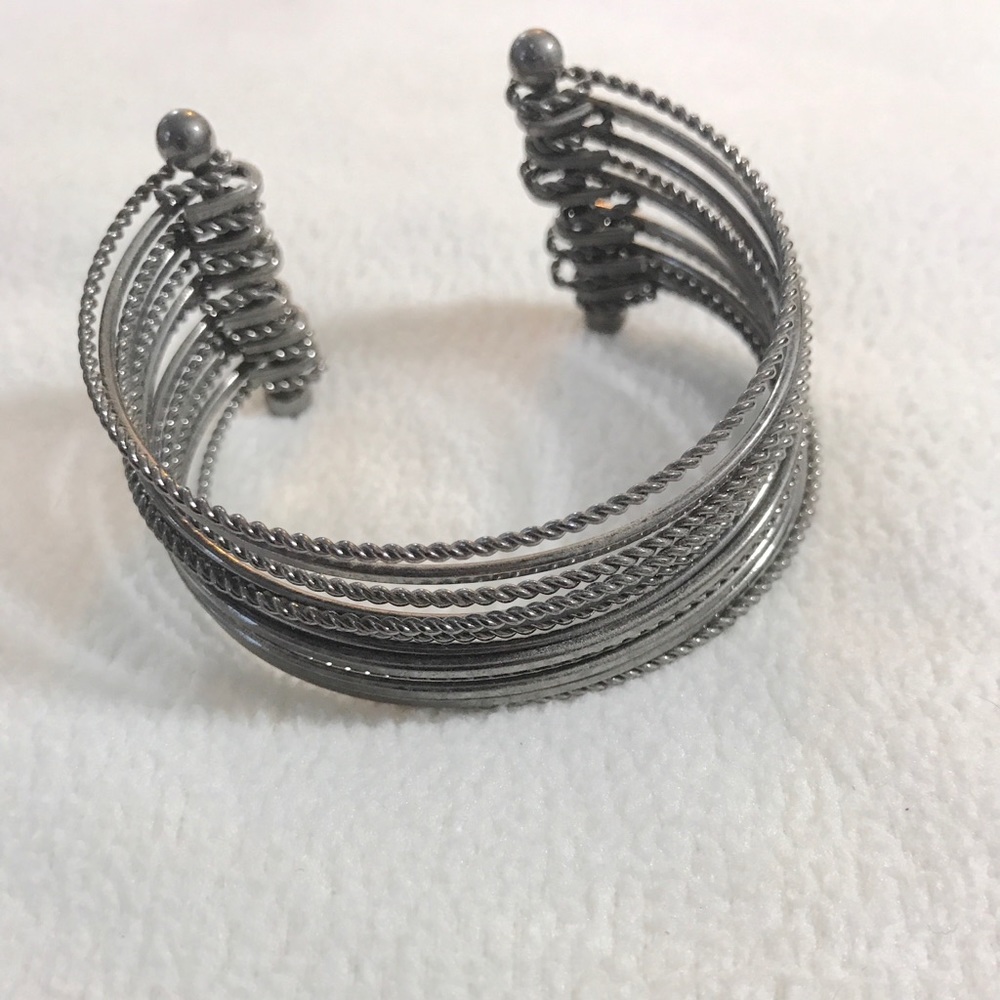 Fat bracelet with many rings
